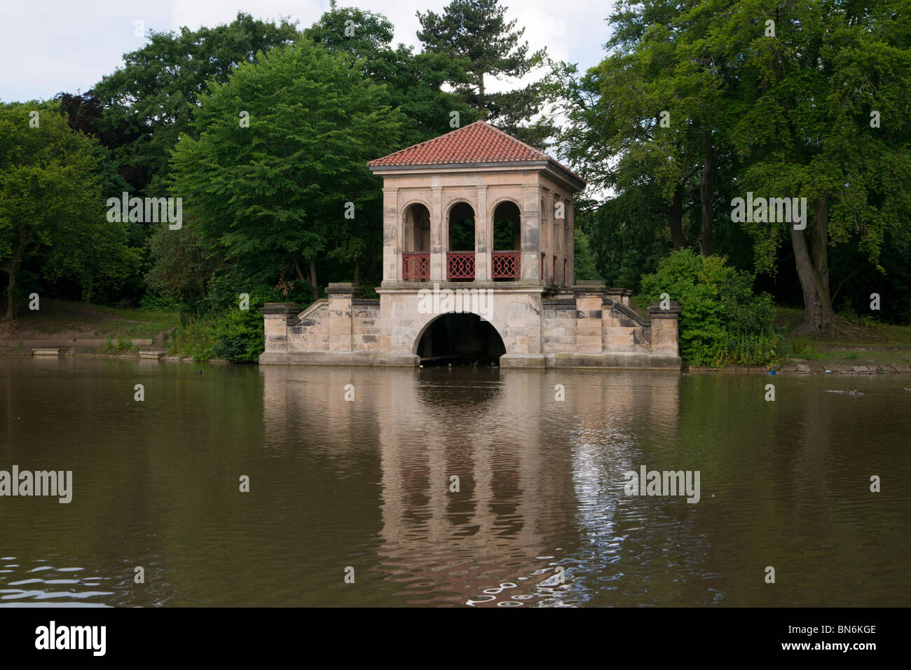 Birkenhead Park est un parc public dans le centre de Birkenhead, sur la Péninsule de Wirral, L'Angleterre. Il a été conçu par Joseph Paxton Banque D'Images