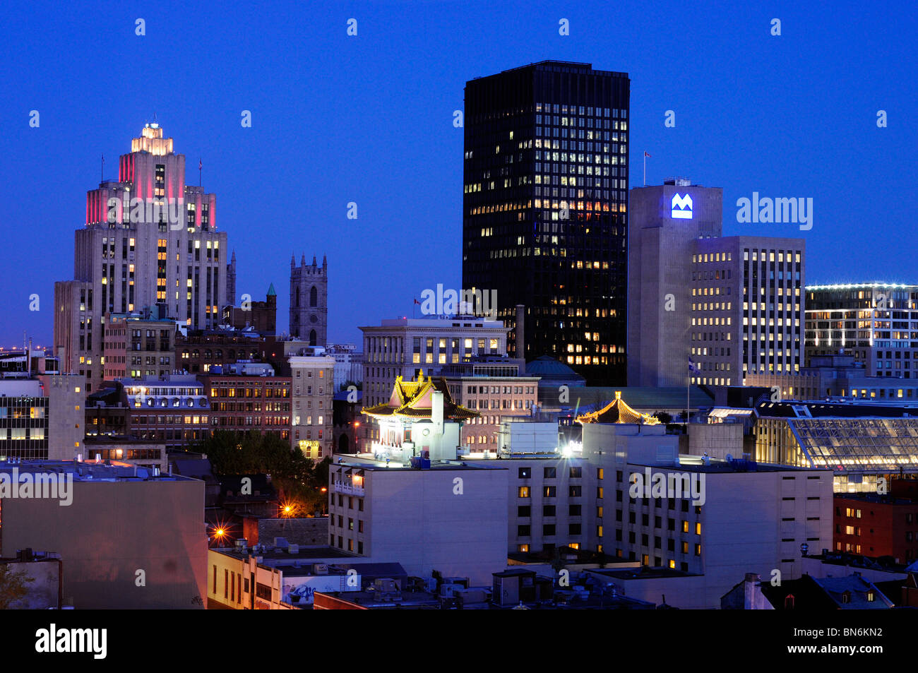 Heure bleue nuit de temps à Montréal, Québec, Canada Photo Stock - Alamy