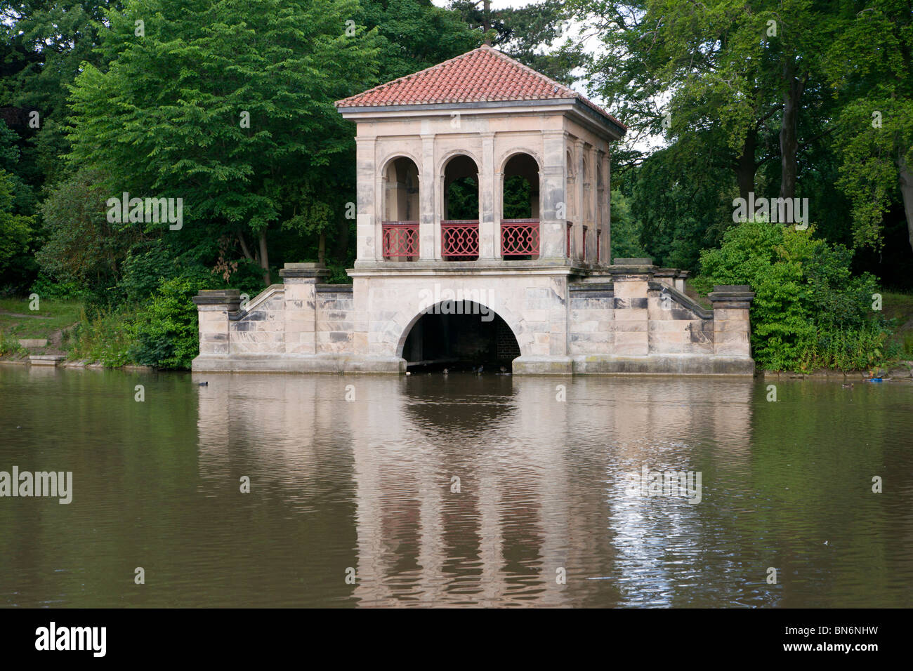 Birkenhead Park est un parc public dans le centre de Birkenhead, sur la Péninsule de Wirral, L'Angleterre. Il a été conçu par Joseph Paxton Banque D'Images