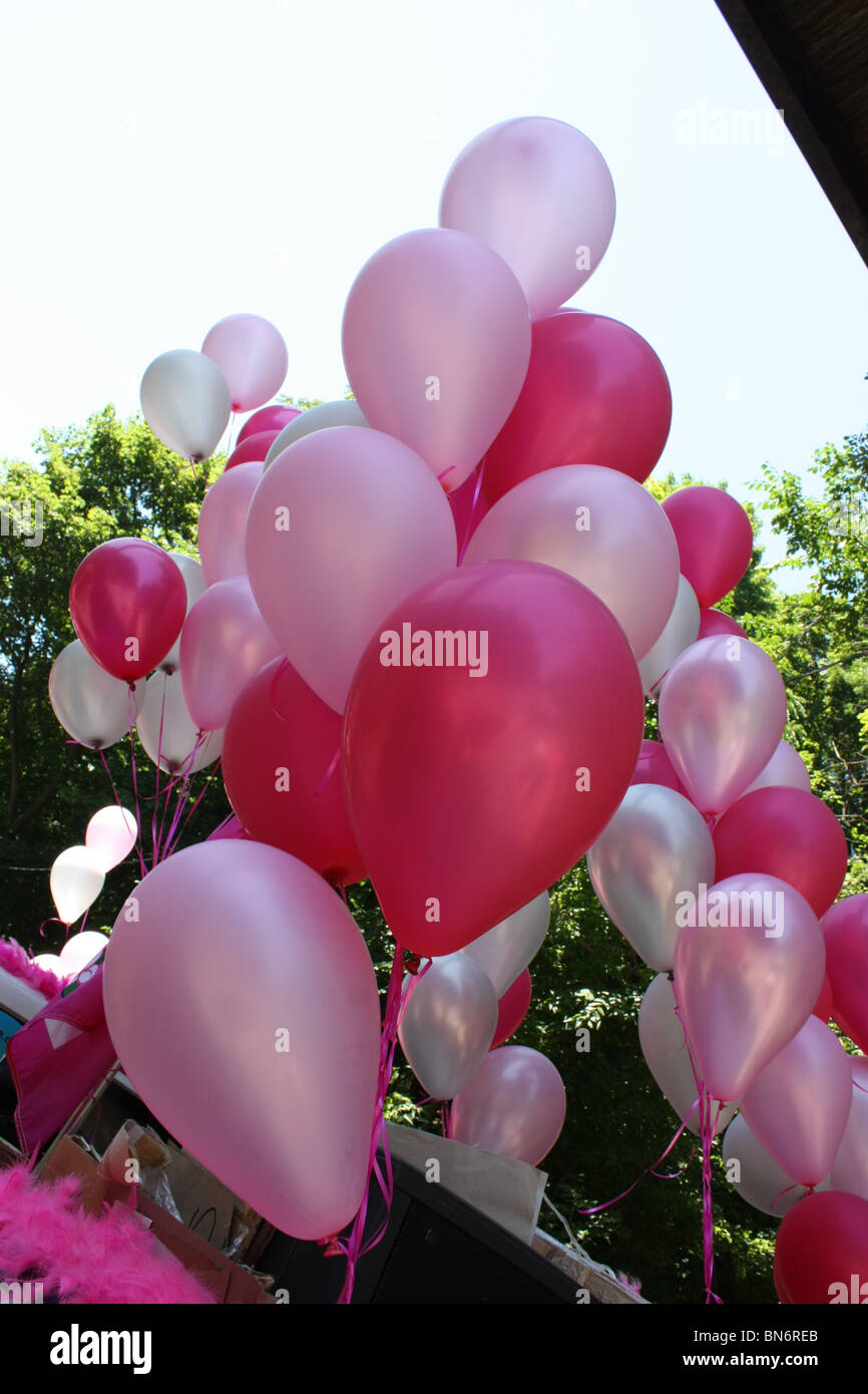 Blanc Rose red balloon outdoor Banque D'Images
