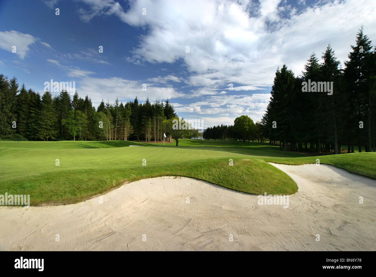 Loch Lomond Golf Course, Glasgow, Ecosse. Trou 4 Bunker et fairway. Banque D'Images