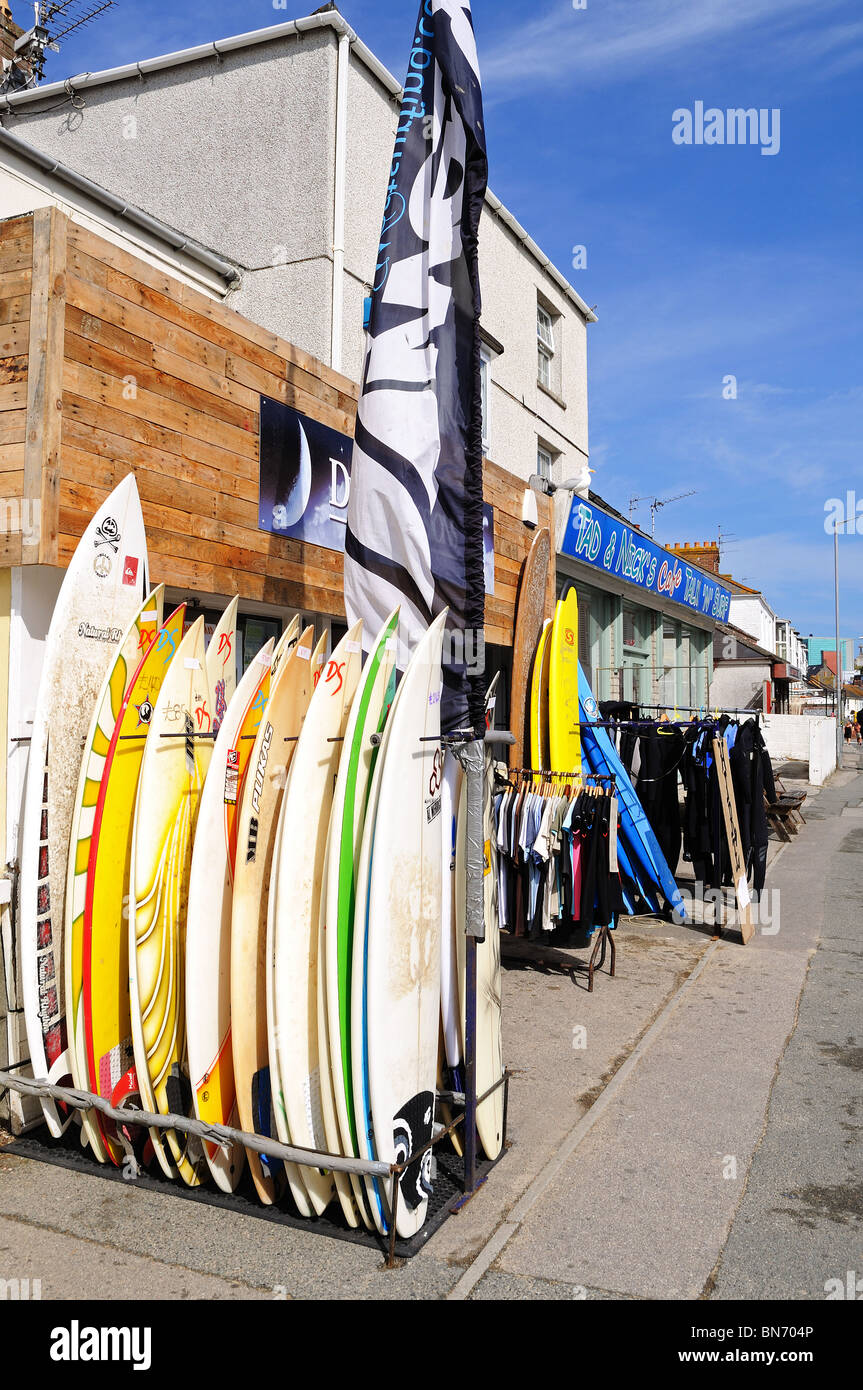 Un surf shop à newquay en Cornouailles, Royaume-Uni Banque D'Images