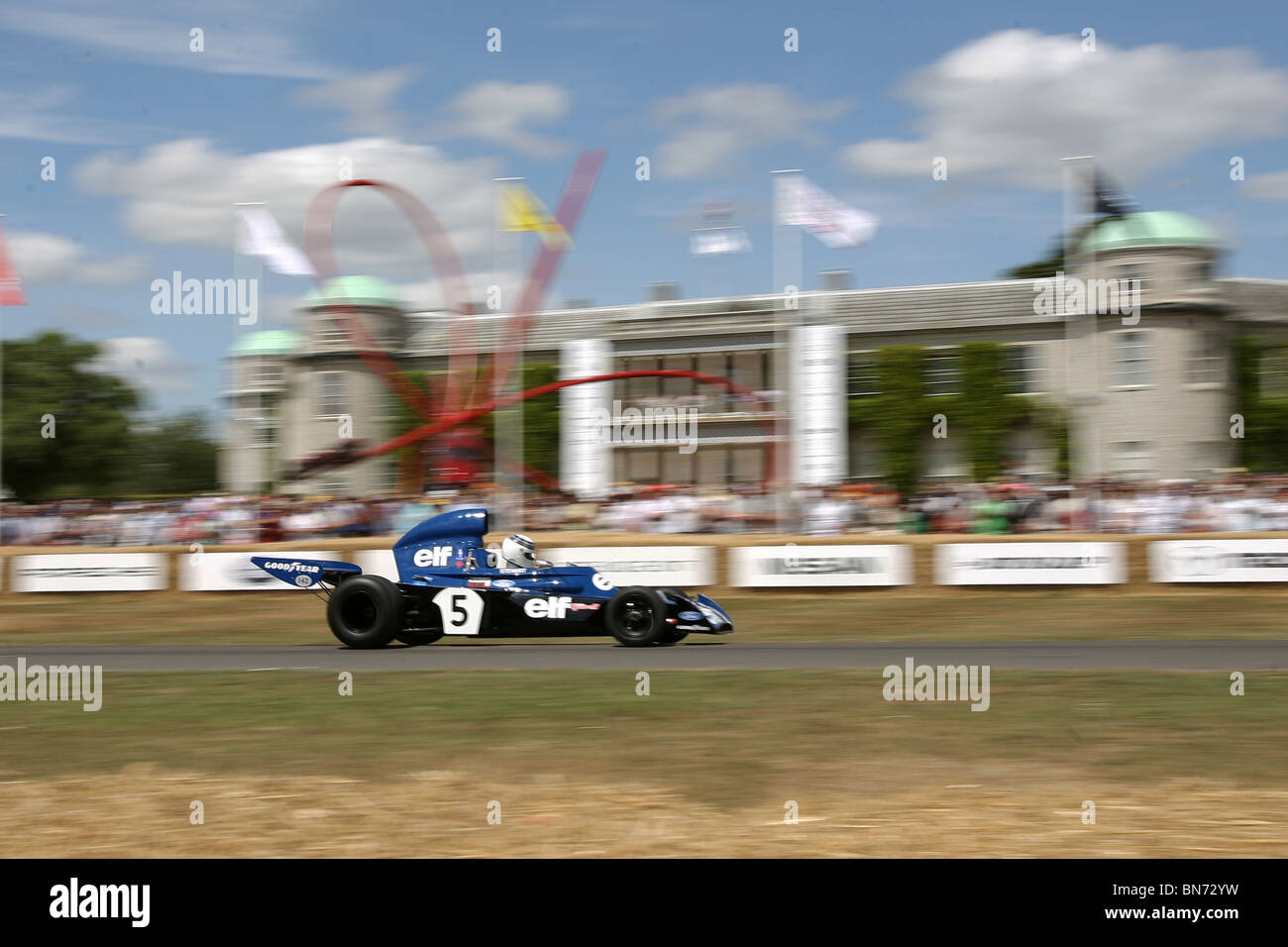 Mark Stewart, le fils de trois fois champion du monde Sir Jackie Stewart conduit sa Tyrrell F1 voiture au Goodwood Festival of Speed 20 Banque D'Images