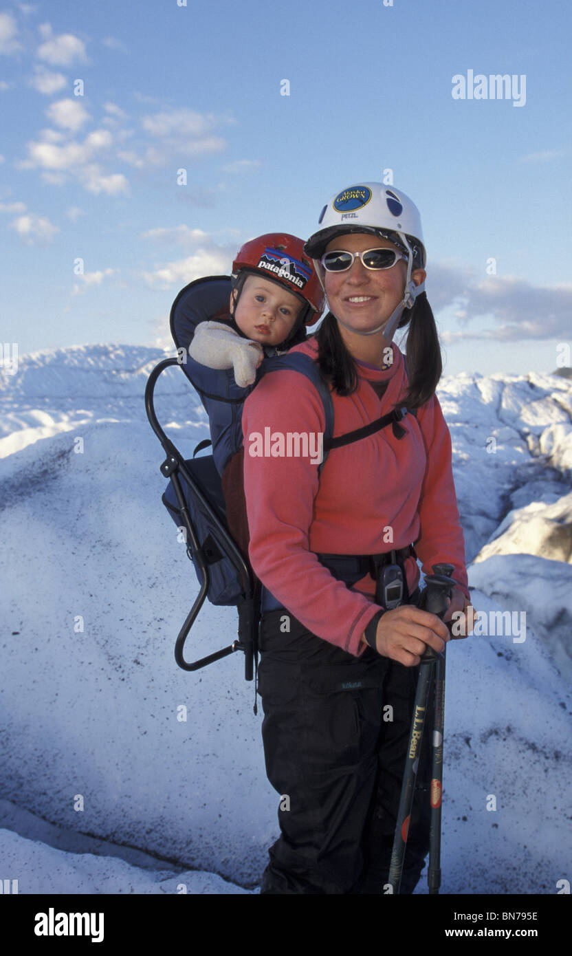 Escalade sur glace w femme/Enfant le Glacier Matanuska Retour Banque D'Images