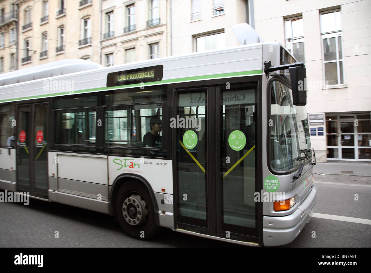 Un bus numéro 130 Provinces, Nancy, France Banque D'Images