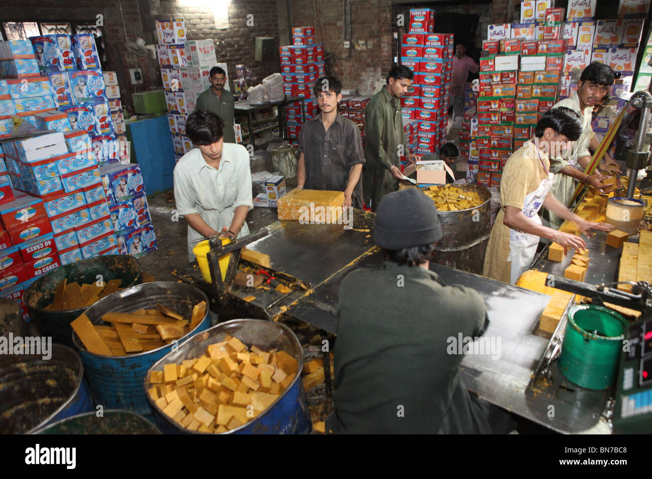 Fabrique de savon à Islamabad, Pakistan Banque D'Images