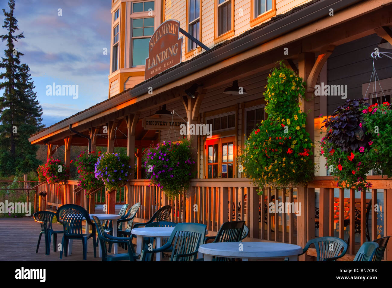 Les bâtiments proches les Riverboat Discovery dock, Fairbanks, Alaska, image HDR Banque D'Images