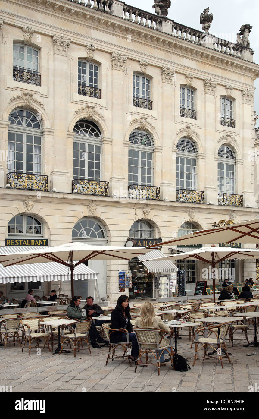 Un café de la rue de la Place Stanislas, Nancy, France Banque D'Images