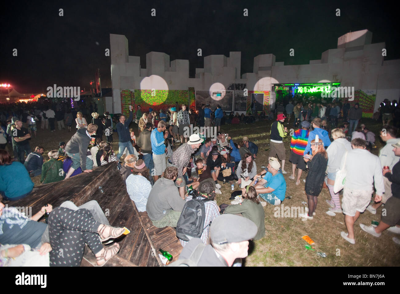 Zone de Shangri-La dans la nuit, Glastonbury Festival 2010 Banque D'Images