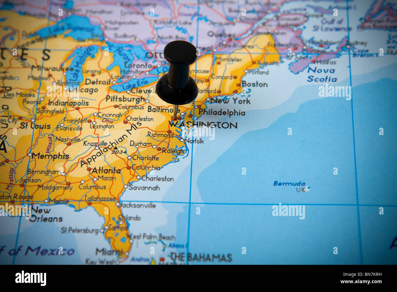 Petite Broche Pointant Sur L Etat De Washington Usa Dans La Carte De L Amerique Du Nord Photo Stock Alamy Petite Broche Pointant Sur L Etat De Washington Usa Dans La Carte De L Amerique Du Nord Photo Stock Alamy