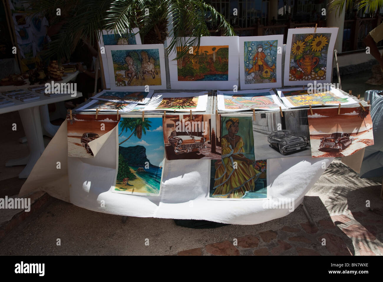 Peinture en vente pour les touristes à Cuba Banque D'Images