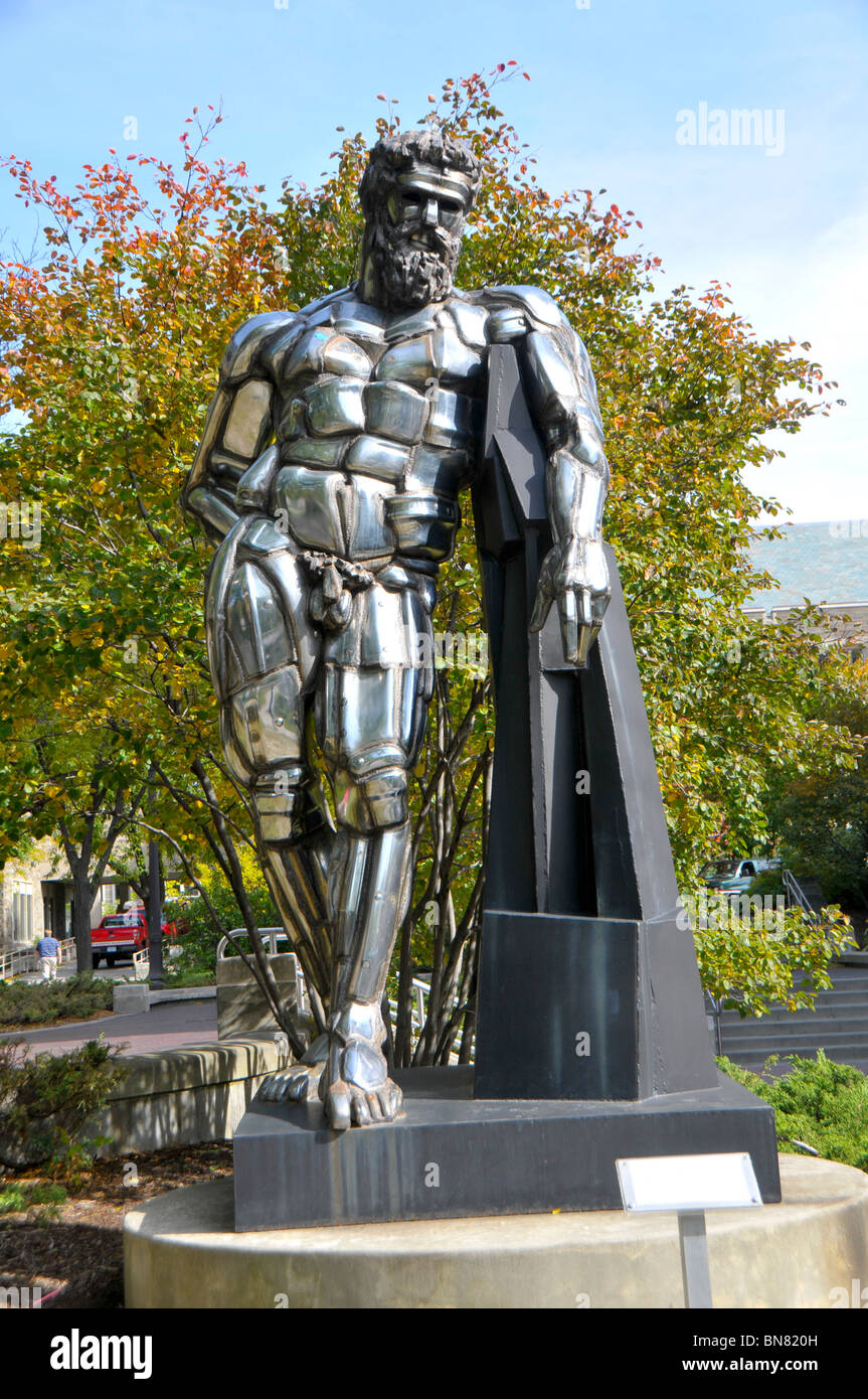 Dans Herakles Statue Ithaka Cornell University Ithaca Campus New York Finger Lakes Region Banque D'Images Dans Herakles Statue Ithaka Cornell University Ithaca Campus New York Finger Lakes Region Banque D'Images