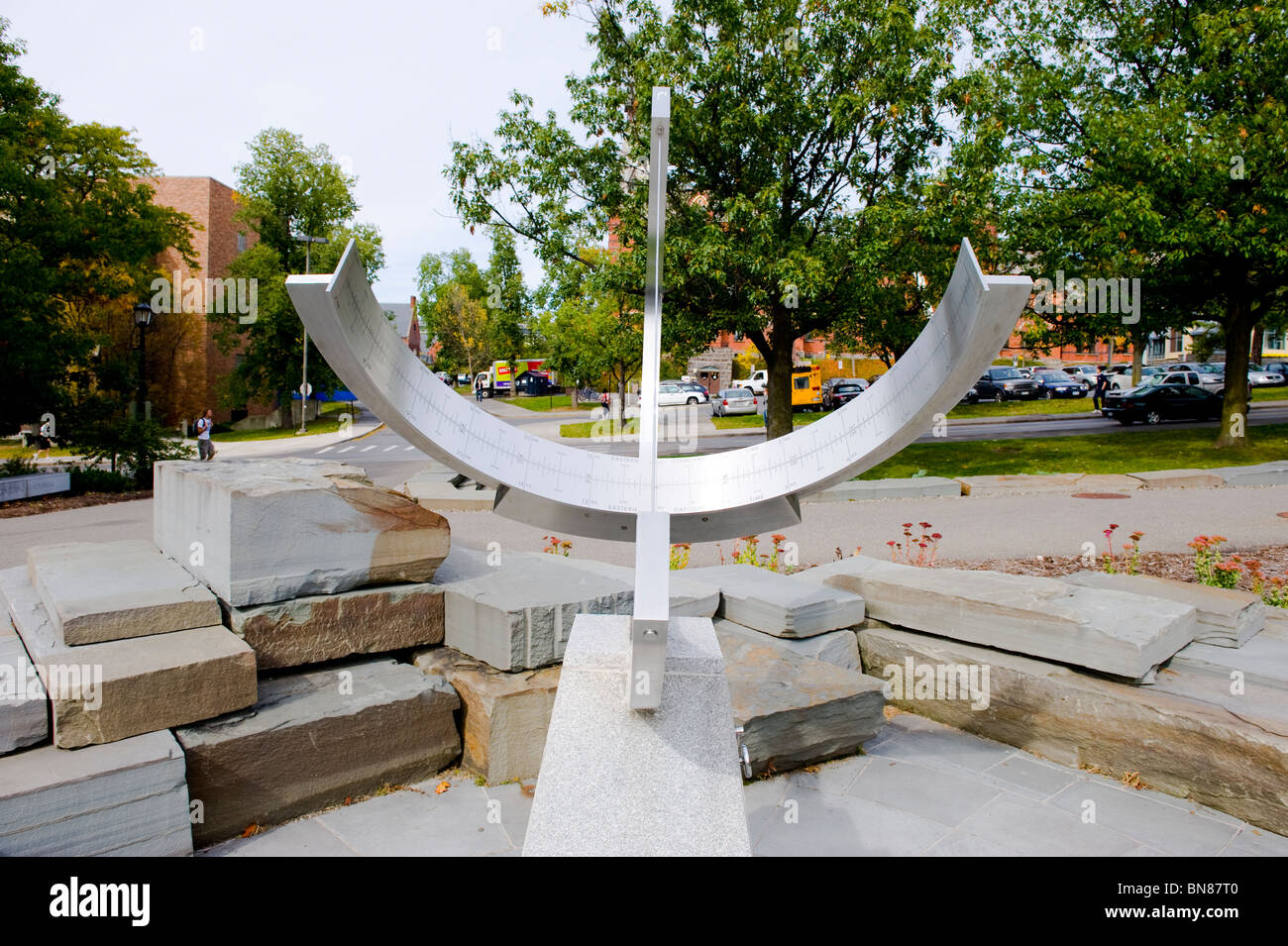 Joseph Cornell University Campus Sundial Pew Ithaca New York Finger Lakes Region Banque D'Images Joseph Cornell University Campus Sundial Pew Ithaca New York Finger Lakes Region Banque D'Images
