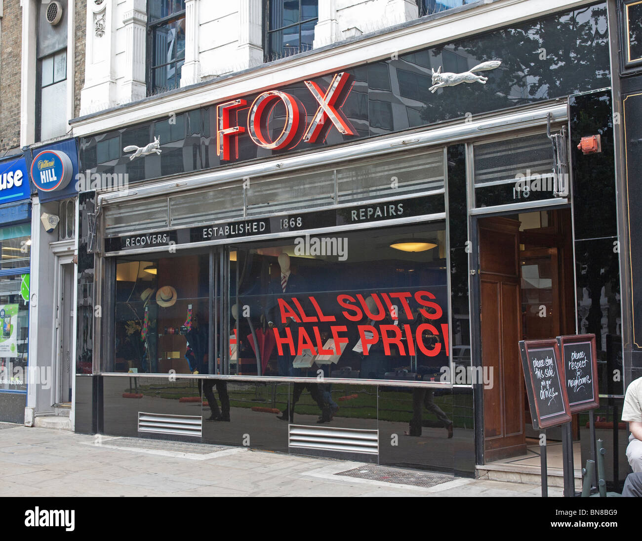 T Fox umbrella shop dans London Wall, Londres GB UK Banque D'Images