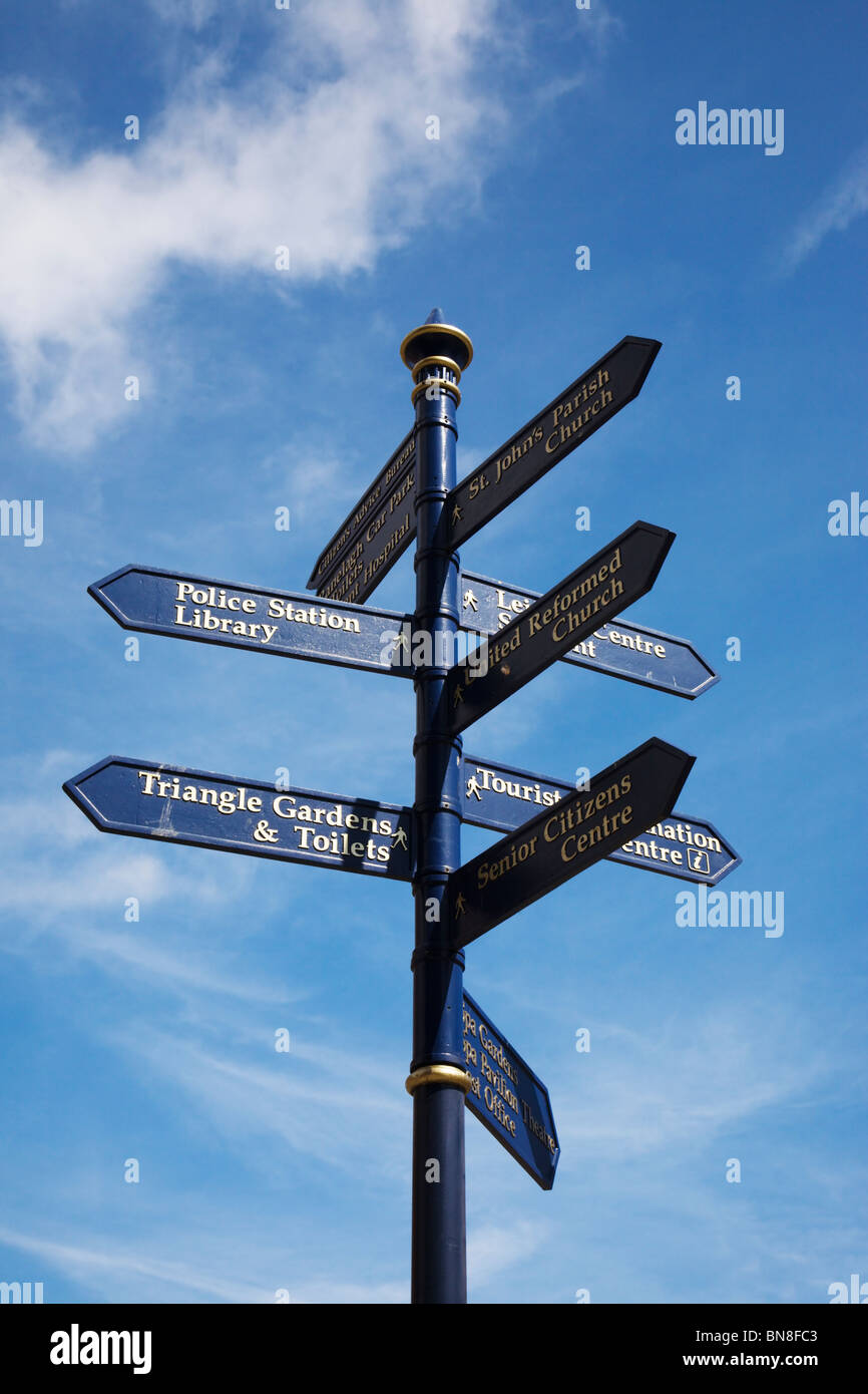 Un panneau d'information dans la rue ville Felixstowe, Suffolk, Angleterre. Banque D'Images