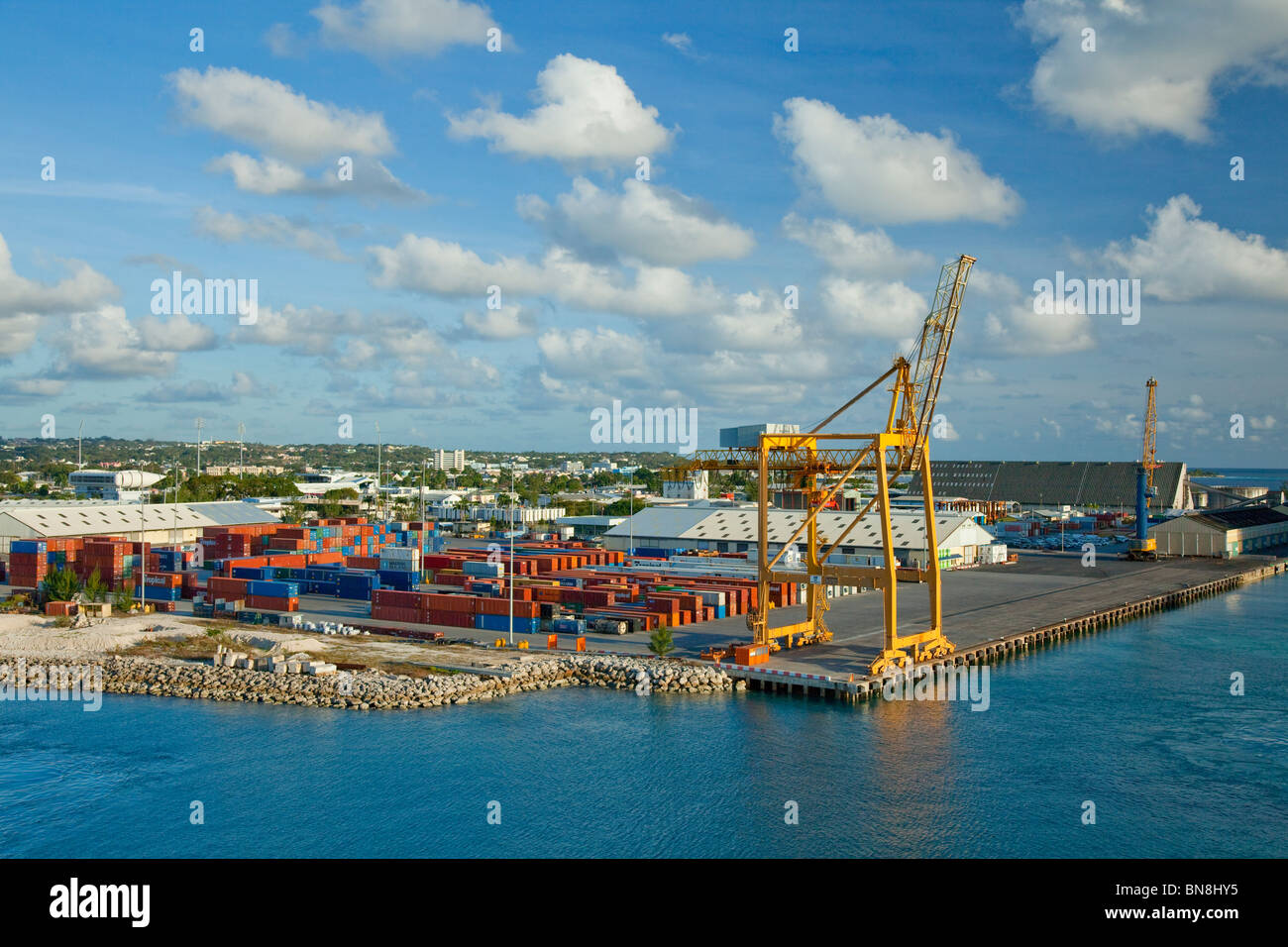 Les installations de chargement des navires à conteneurs à Bridgetown, Barbade, Antilles. Banque D'Images