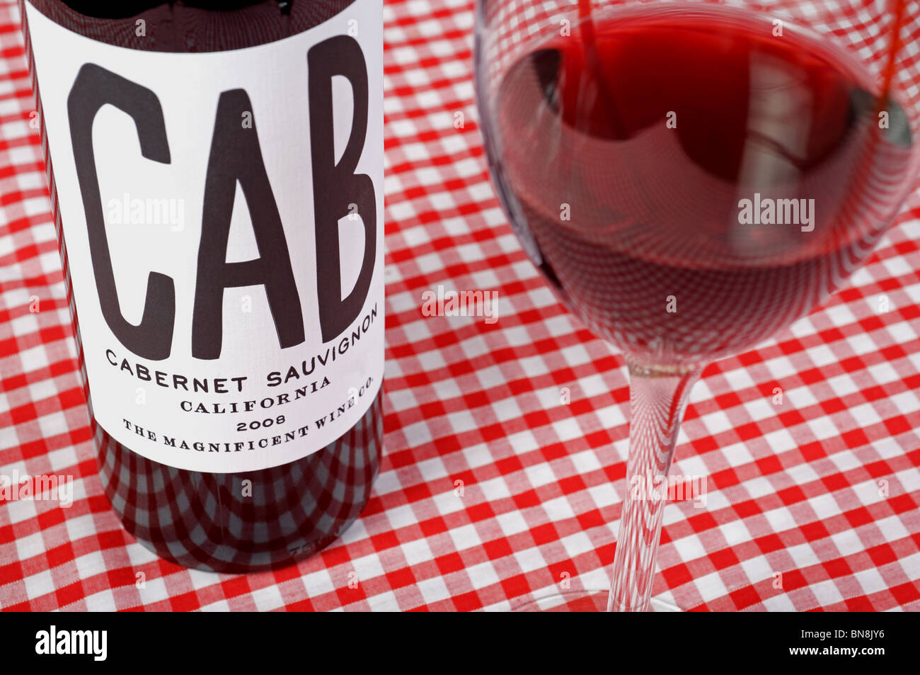 Vin Rouge Cabernet sauvignon californien (2008) de la magnifique Wine Company (UK) Banque D'Images