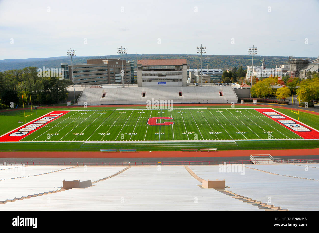 Le stade de football de l'Université Cornell, Ithaca, New York Campus Région des lacs Finger Schoellkopf Memorial Banque D'Images