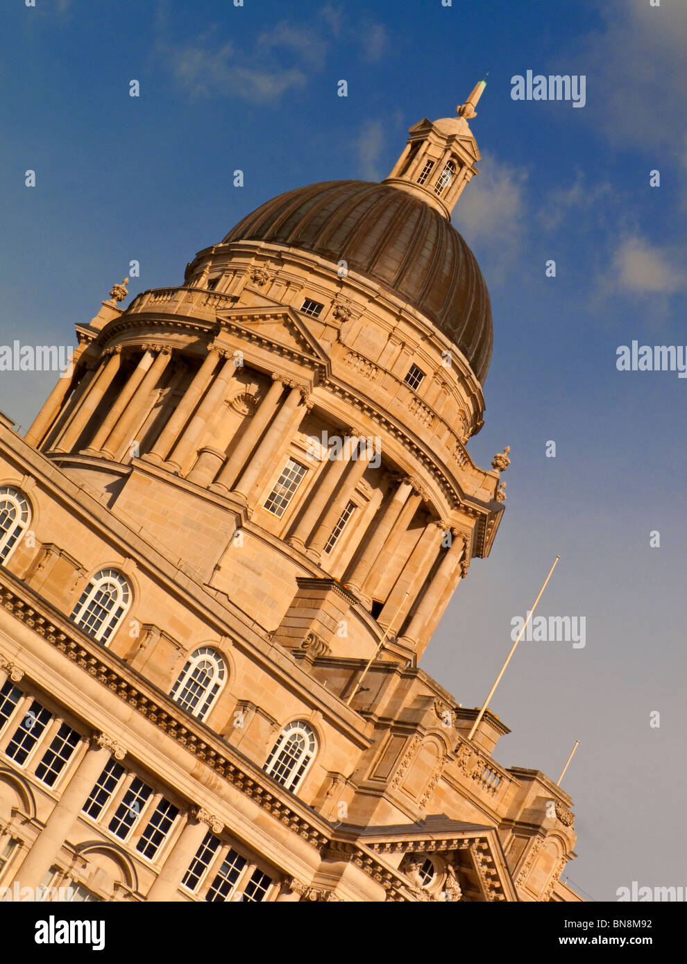 Le dôme de le Port de Liverpool Building sur le Pier Head à Liverpool Angleterre UK construit en 1907 en style baroque édouardien Banque D'Images