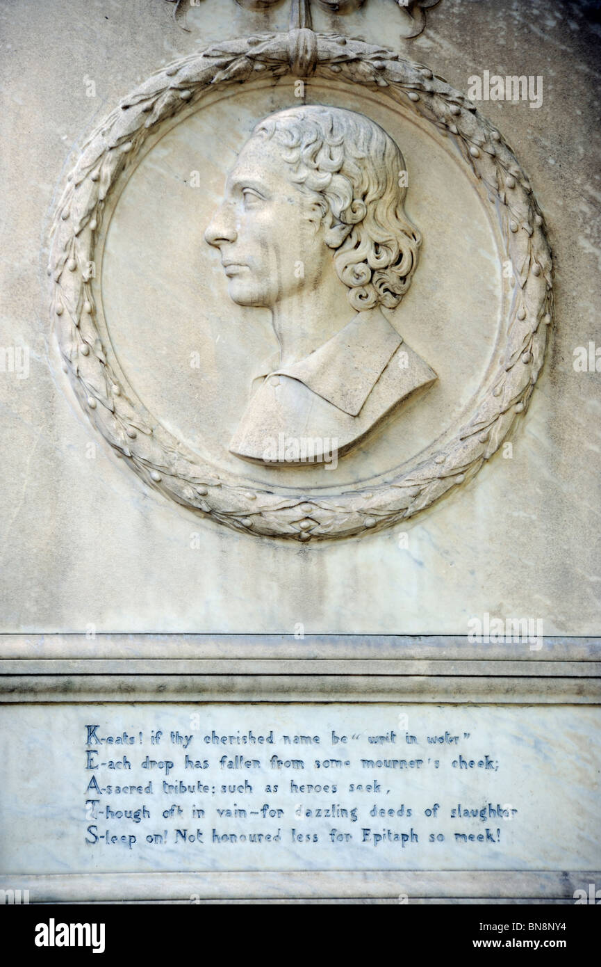 Une épitaphe à proximité du lieu de sépulture de John Keats dans le cimetière anglais à Rome, Italie Banque D'Images