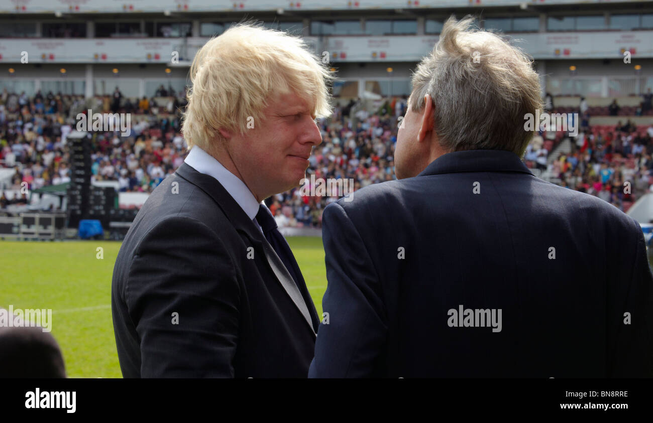 Rt le Pasteur David Hawkins, évêque d'aboyer, avec Boris Johnson, Maire de Londres, à la London 2010 Journée mondiale de prière. Banque D'Images