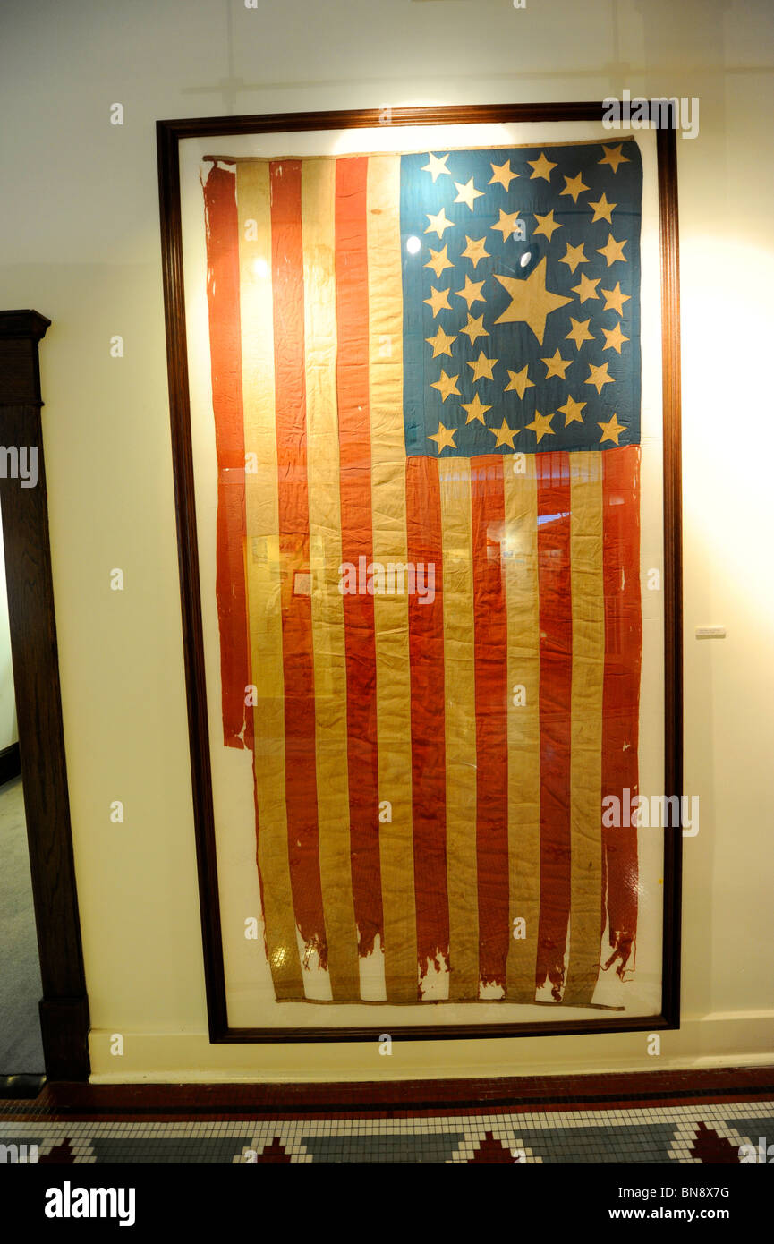 Bibliothèque historique et généalogique et le Musée à la 1908 Polk County Courthouse Floride USA flag de 1859 à 1861 Banque D'Images