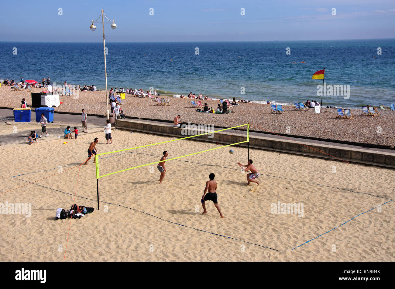 Beach-volley, Brighton, East Sussex, Angleterre, Royaume-Uni Banque D'Images