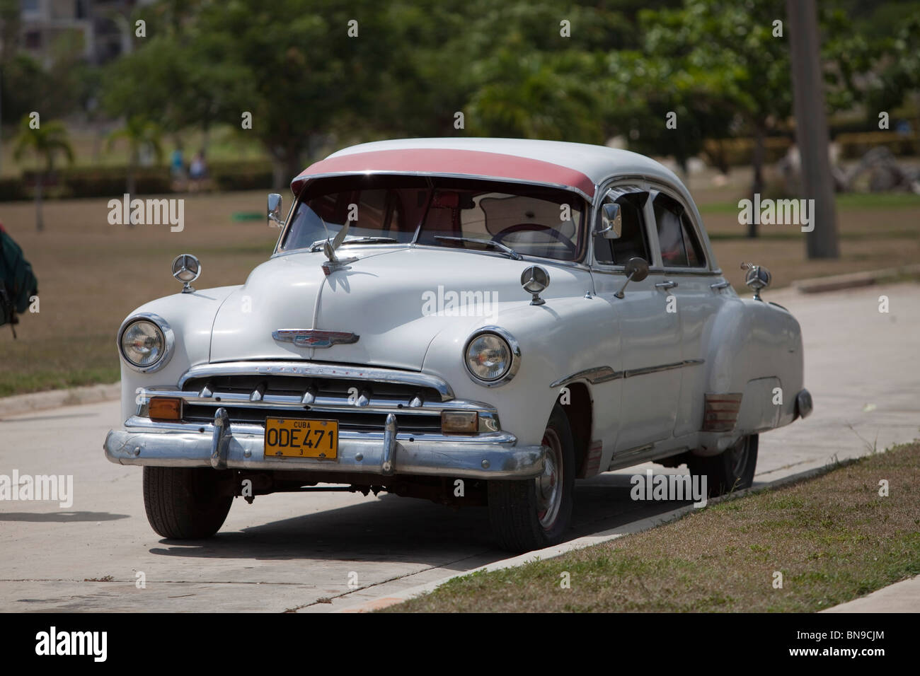 Une vieille Chevrolet américaine stationnée à Cuba. Banque D'Images