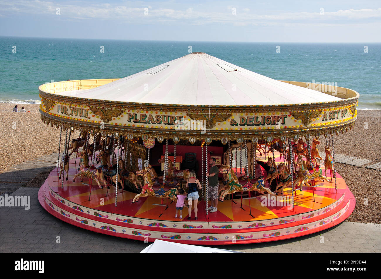 Carrousel de foire sur front de mer, à Brighton, East Sussex, Angleterre, Royaume-Uni Banque D'Images