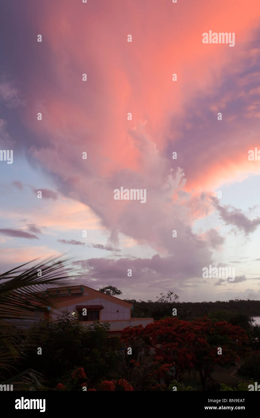 Superbe coucher de soleil à Cuba. Banque D'Images