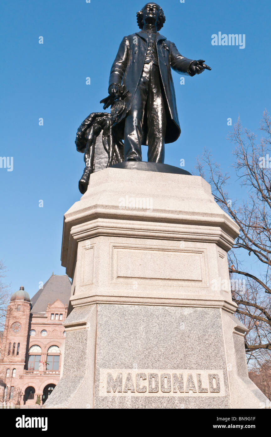 Statue de John A. MacDonald, premier Premier ministre du Canada, Assemblée législative de l'Ontario, Toronto, Ontario, Canada Banque D'Images