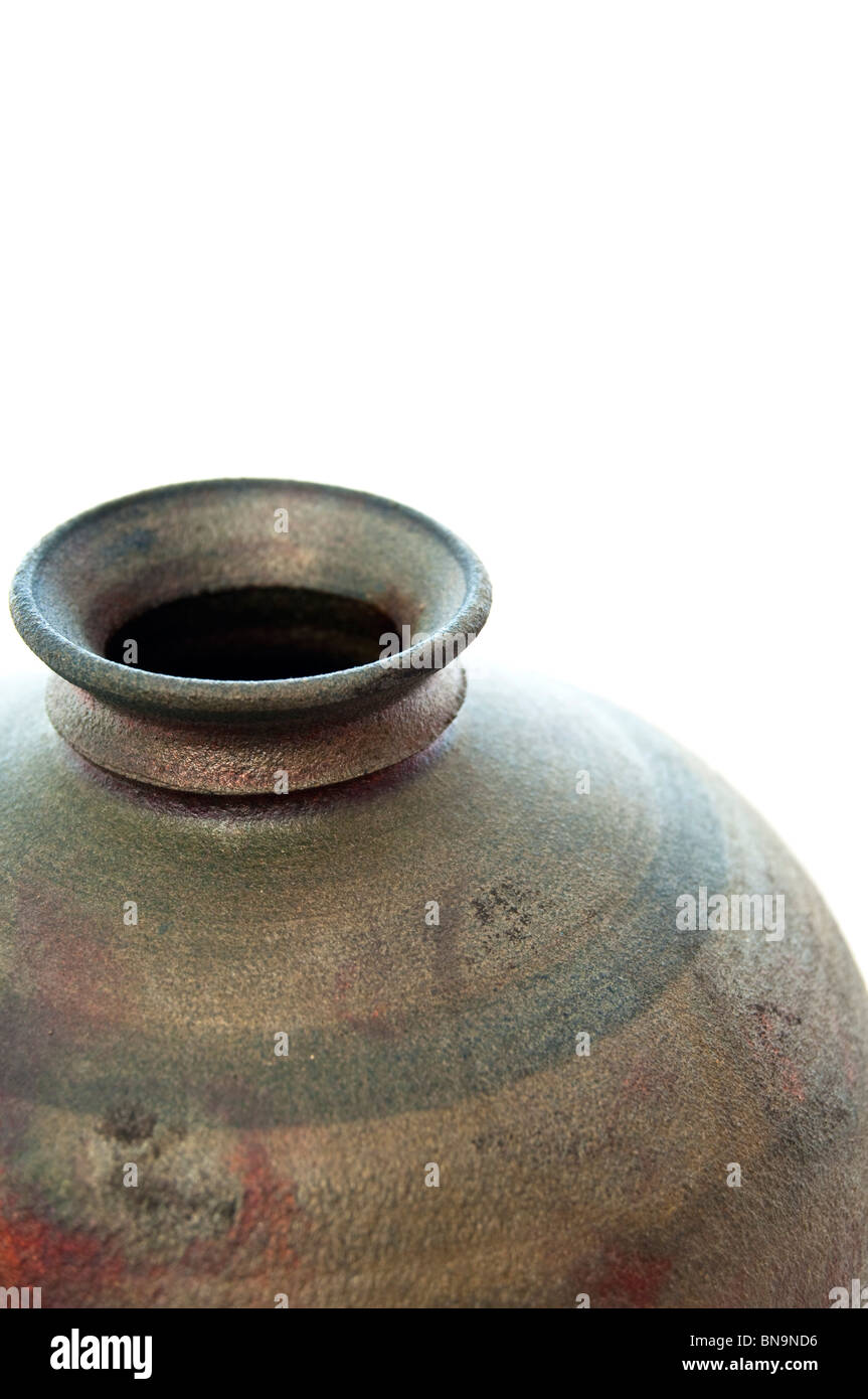 Pot Raku isolated on white Banque D'Images