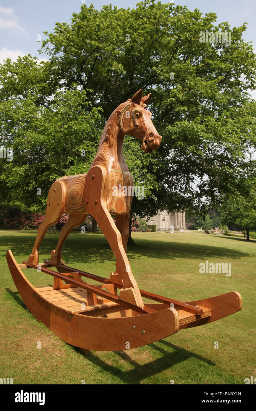 Succession de Tatton Park, Angleterre. Partie de Tatton Park art Biennale célébration est la Marcia Farquhar 'Horse est un noble animal'. Banque D'Images