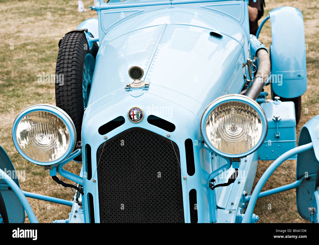 Calandre d'un vieux bleu pâle, voiture de course d'Alfa Romeo à Goodwood Festival of Speed West Sussex England United Kingdom UK Banque D'Images