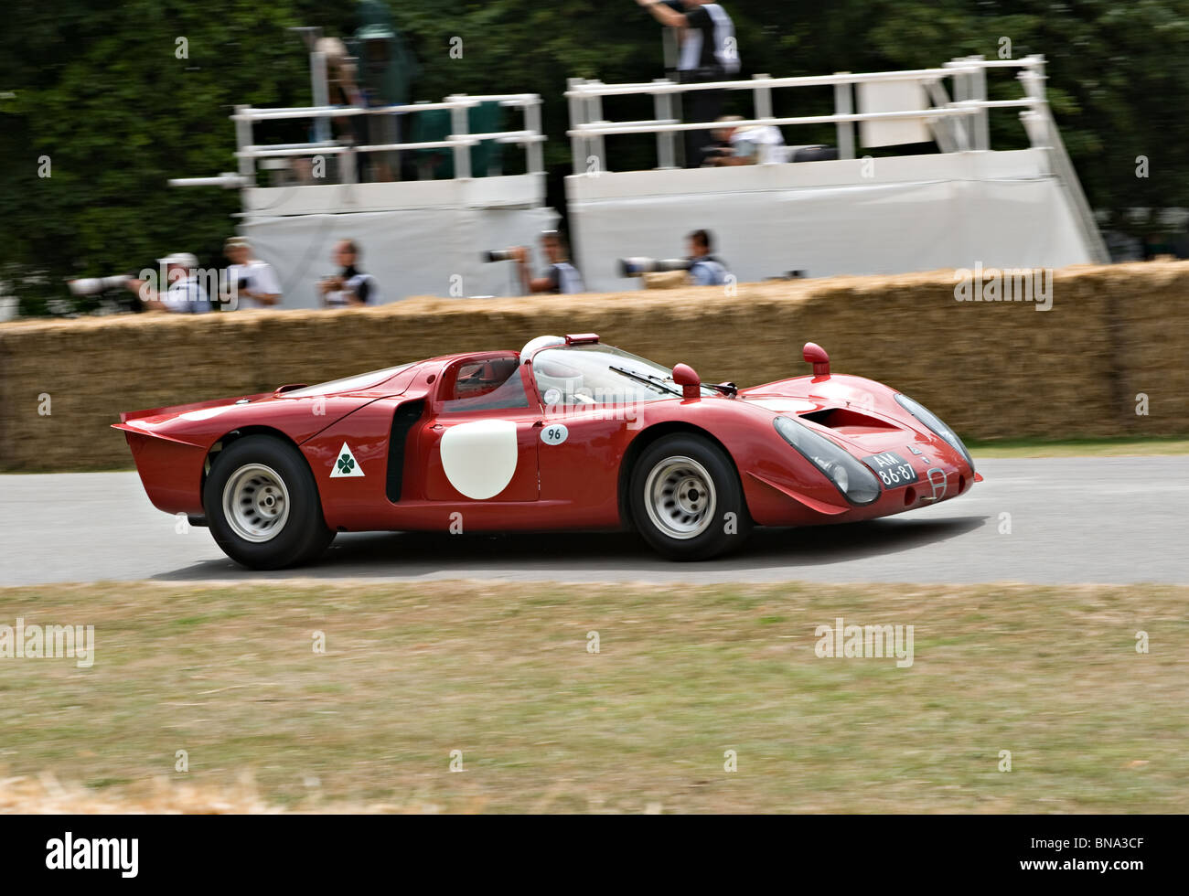 Alfa Romeo Tipo 33 Daytona Voiture de course Sport à Goodwood Festival of Speed West Sussex England United Kingdom UK Banque D'Images