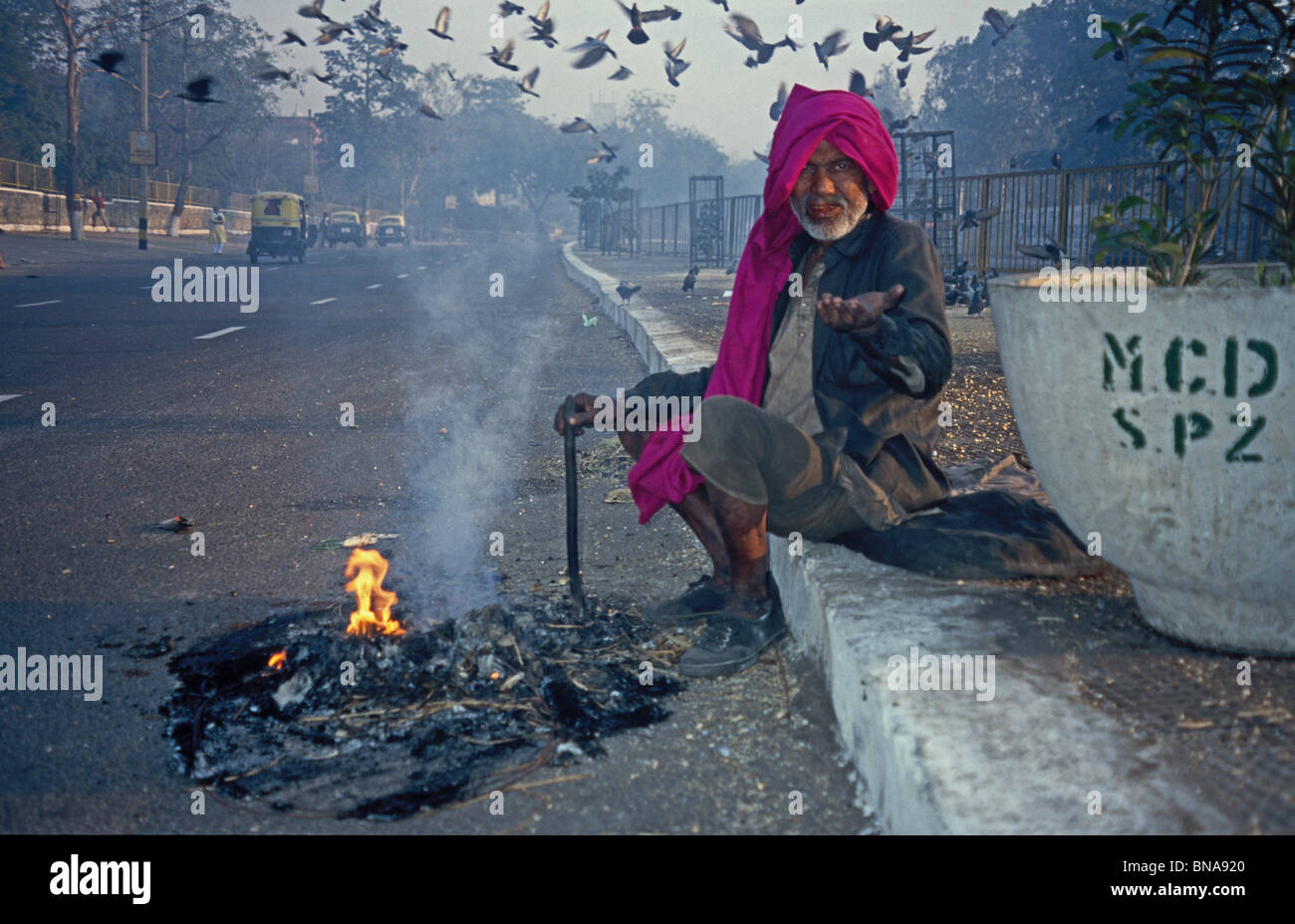 Coup de main - comme de nombreuses villes du monde, la capitale de l'Inde New Delhi, a une grande quantité de personnes vivant dans l'povety. Banque D'Images