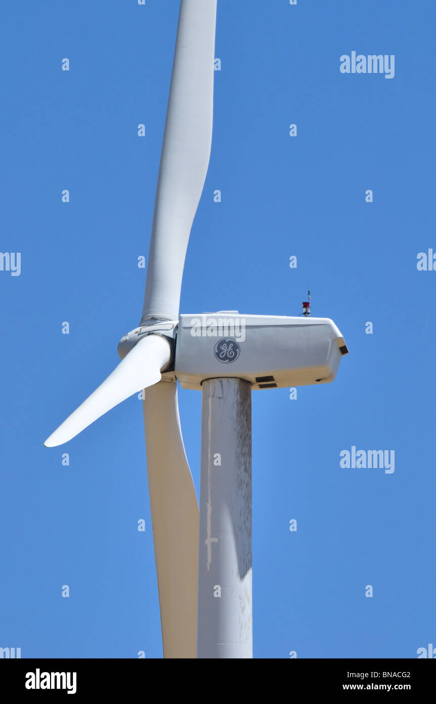 Les machines du vent sur le col de Tehachapi, désert de Mojave, la Sierra Nevada, en Californie Banque D'Images