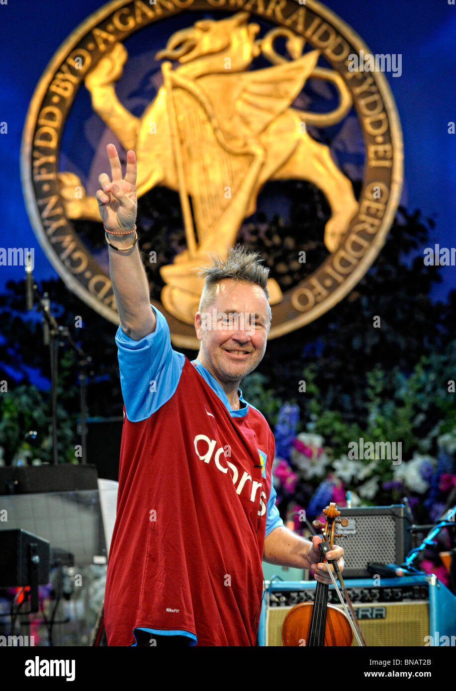 Virtuose du violon Nigel Kennedy en répétition avant la soirée de gala de garniture à l'Eisteddfod Musical International de Llangollen Banque D'Images