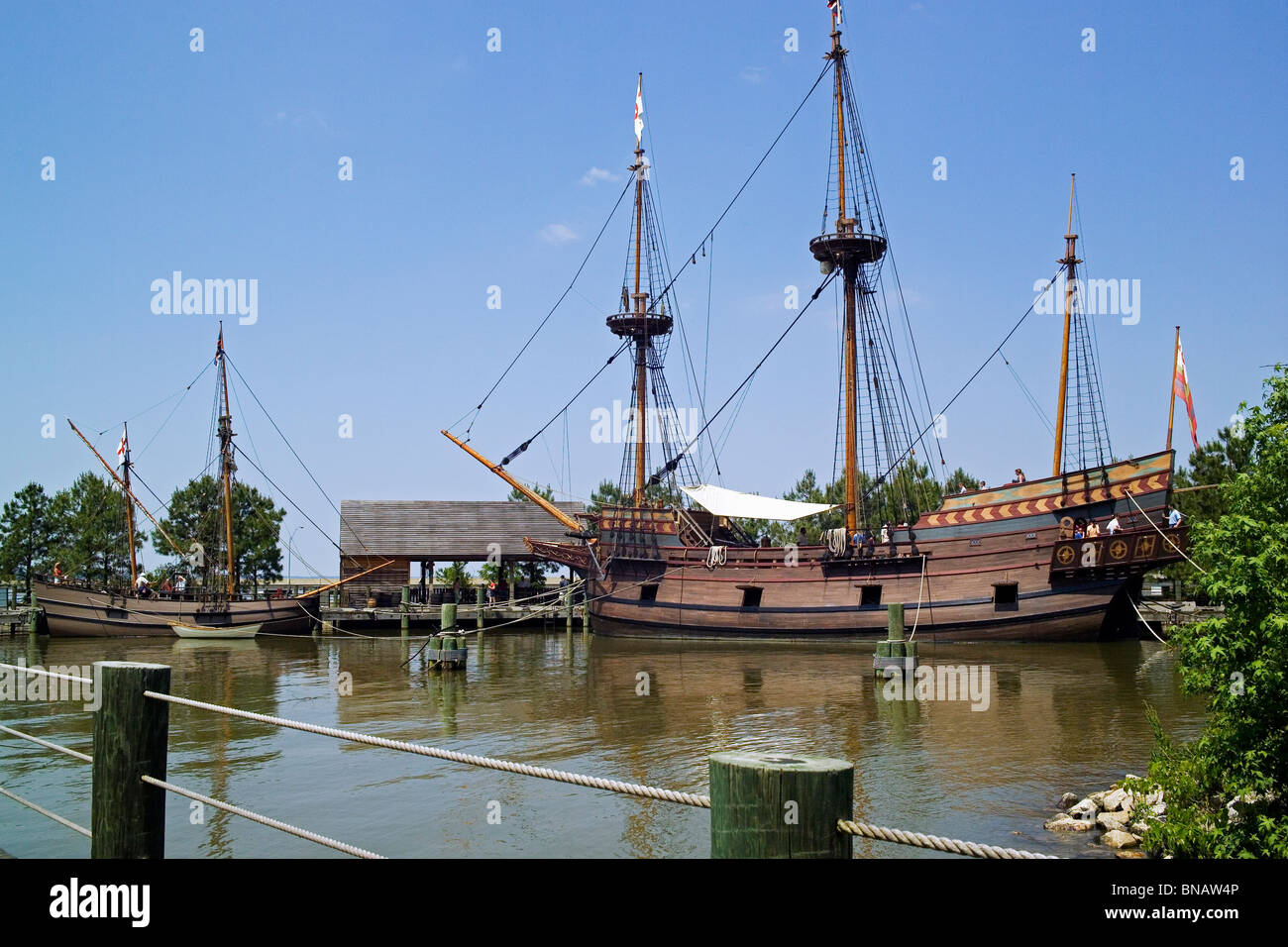 Des répliques de navires à voile qui est arrivé en 1607 à la première colonie anglaise permanente en Amérique peut être visité à Jamestown Settlement, New York, USA. Banque D'Images