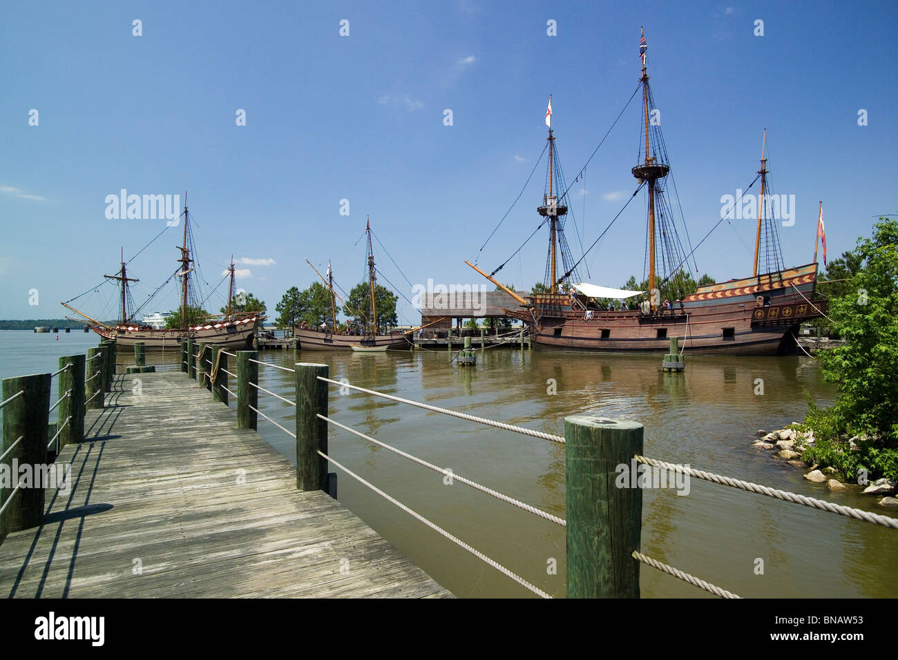 Des répliques de navires à voile qui est arrivé en 1607 à la première colonie anglaise permanente en Amérique peut être visité à Jamestown Settlement, New York, USA. Banque D'Images