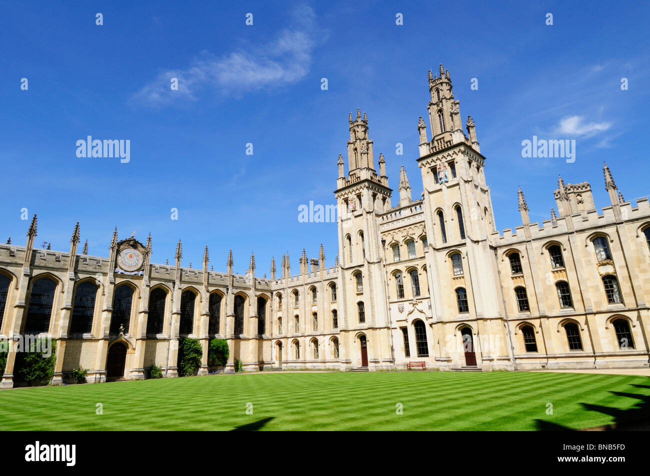 Les tours gothiques et quadrangle du nord de l'All Souls College, Oxford, England, UK Banque D'Images