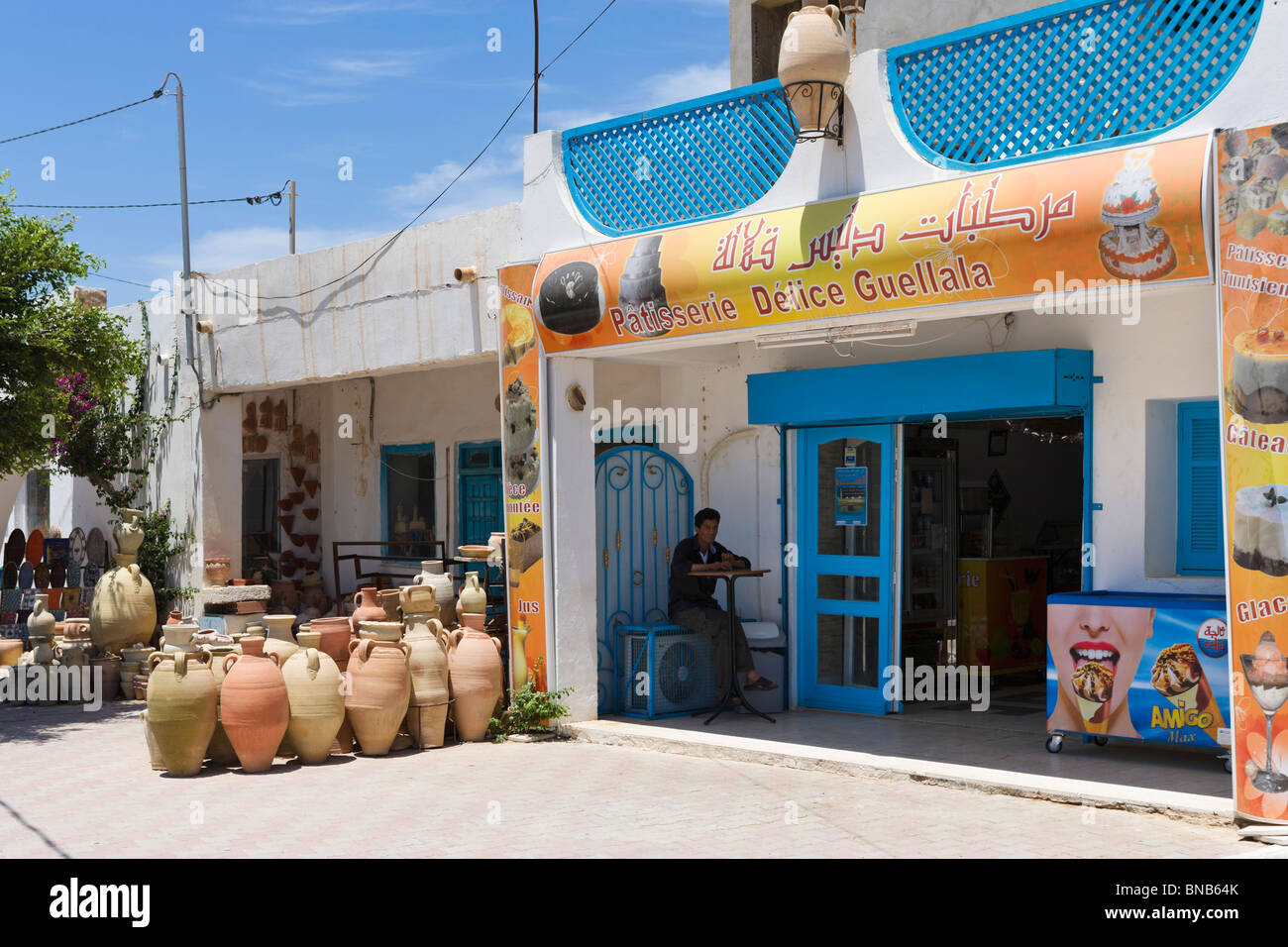 Pâtisserie dans le village de Guellala, Djerba, Tunisie Banque D'Images