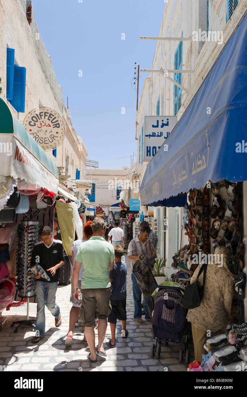 Boutiques dans le centre de Houmt Souk (la capitale de l'île), Djerba (Tunisie) Banque D'Images