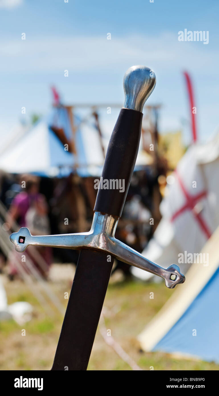 Épée médiévale à la Tewkesbury fête médiévale 2010. Gloucester, Gloucestershire, Angleterre Banque D'Images