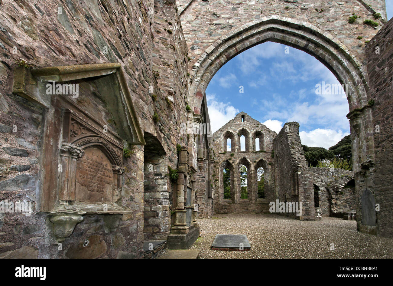 Abbaye monastère gris, Strangford Lough Co. vers le bas, l'Irlande. Banque D'Images