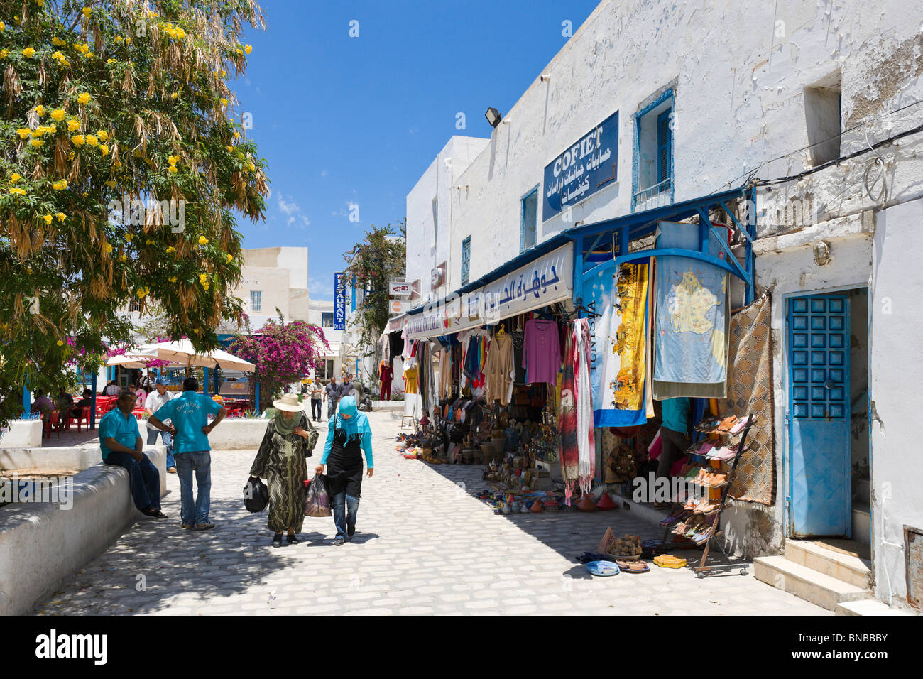 Boutiques dans le centre de Houmt Souk (la capitale de l'île), Djerba (Tunisie) Banque D'Images