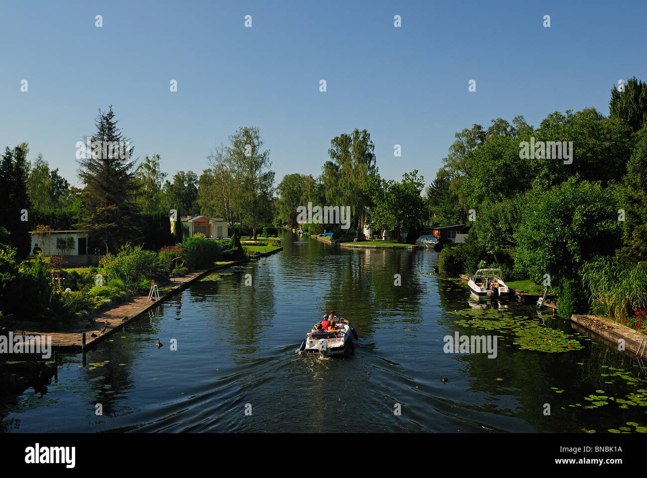 Neu-Venedig développement immobilier, week-end accueil s'établir. Rahnsdorf district, sur le lac Mueggelsee, Koepenick, Berlin, Allemagne. Banque D'Images