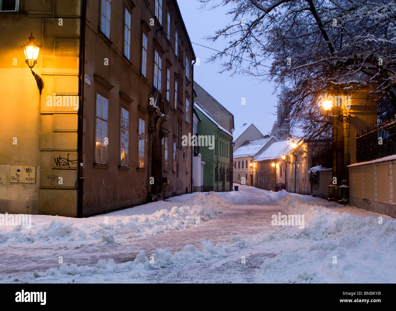 Bratislava - Kapitulska street en hiver matin Banque D'Images