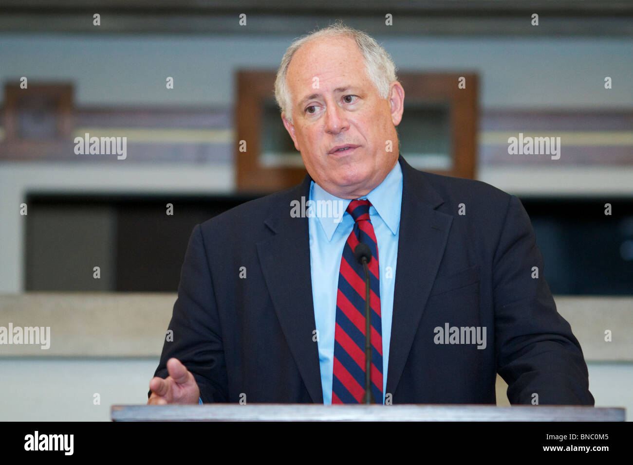 Le gouverneur de l'Illinois, Pat Quinn en donnant la parole au Temple de l'unité de campagne. Oak Park, Illinois. Banque D'Images