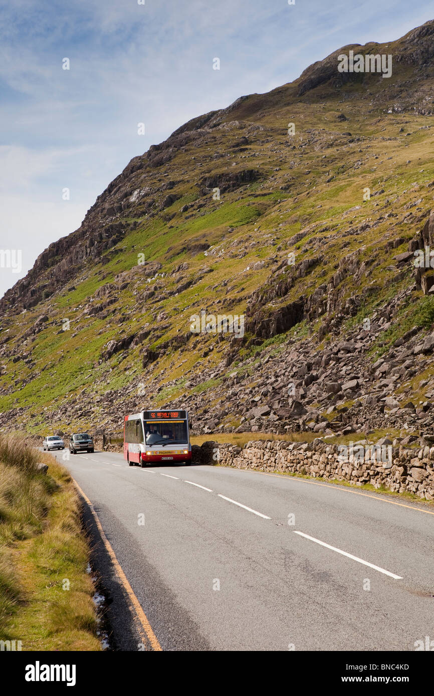 Royaume-uni, Pays de Galles, Snowdonia, Pen y passent, passager au bus S2 Sherpa à Betws y Coed exploités par autobus Padarn Banque D'Images